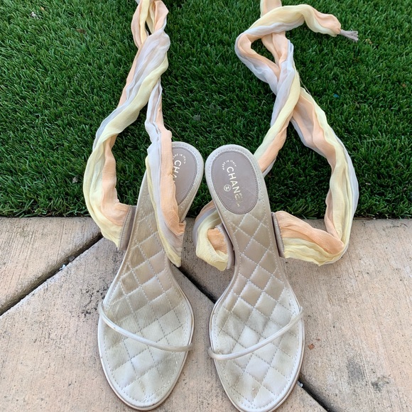 CHANEL Wrap-Up Heel - Picture 3 of 4